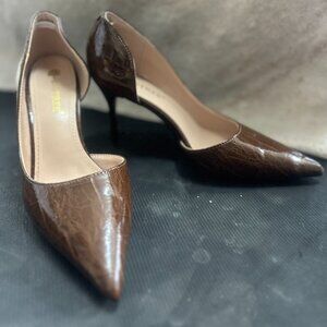 ✨ Gorgeous Brown Alligator-Pattern Pumps ✨
